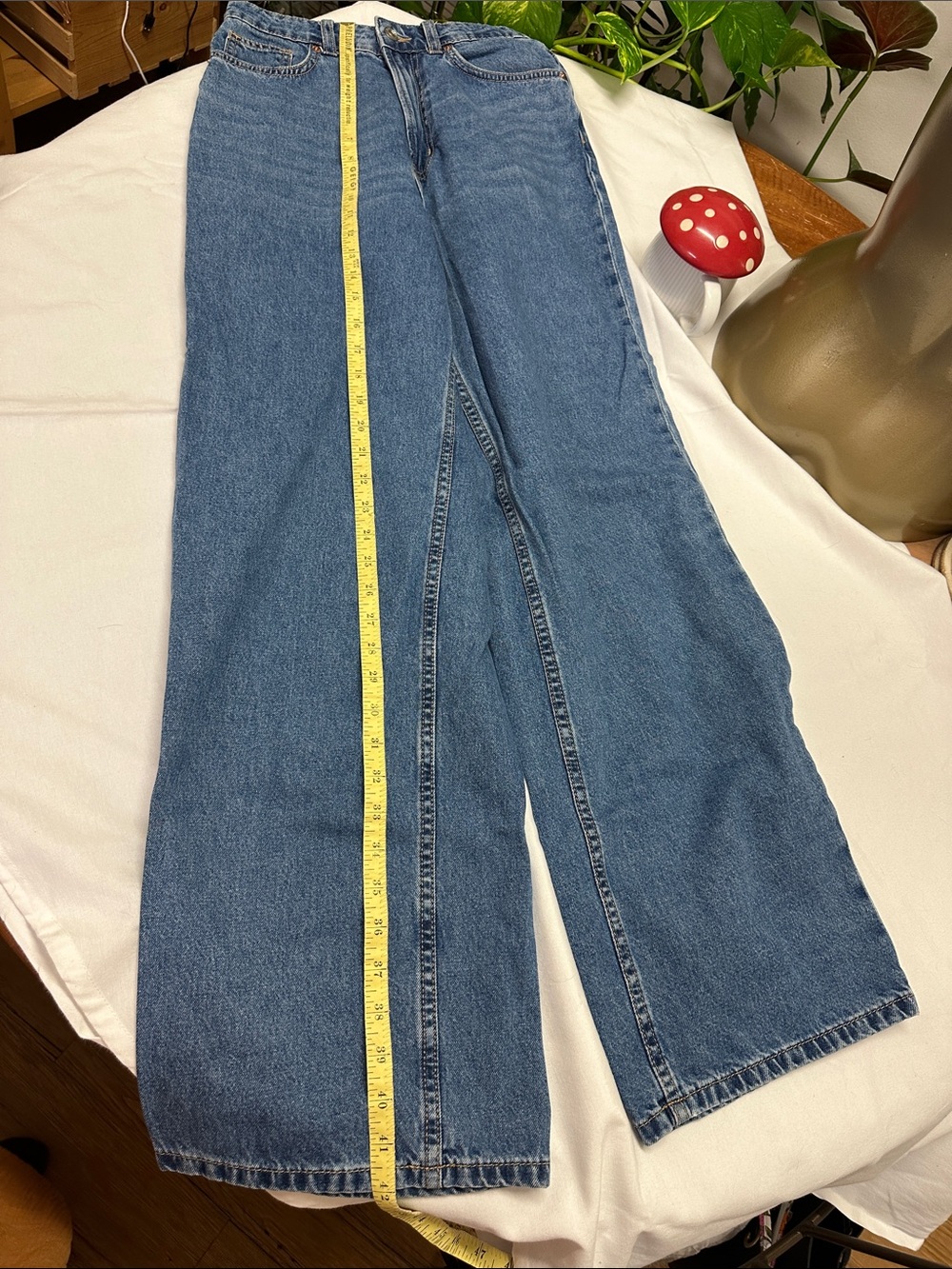 Divided High-Waisted Wide Leg Jeans in Medium Blue